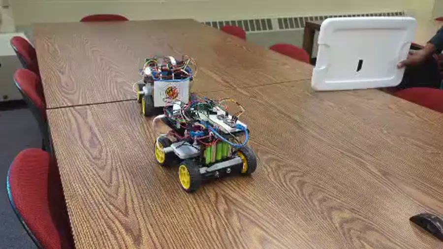 Leader and follower robots resuming motion after obstacle clearance