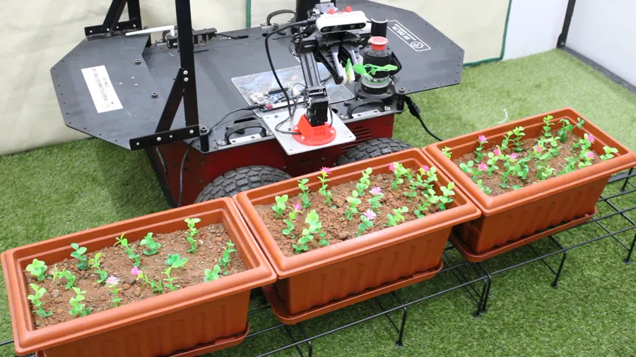 Manipulator retracting from the plant bed after the local operation